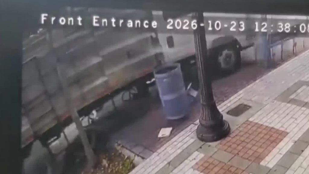 Landscaping truck crashes into bus bench, 3 North Miami businesses, sending 2 passengers to the hospital — CBS Miami, Mesquite Real Estate news