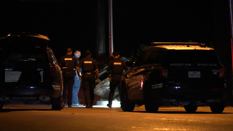36-year-old DJ killed after being ejected from car in rollover crash, Houston police say — KHOU 11 (Houston), Mesquite Community news